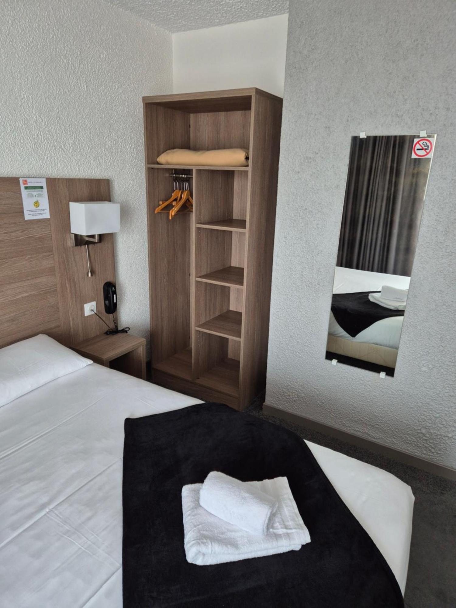 Hotel Le Шалан Екстериор снимка