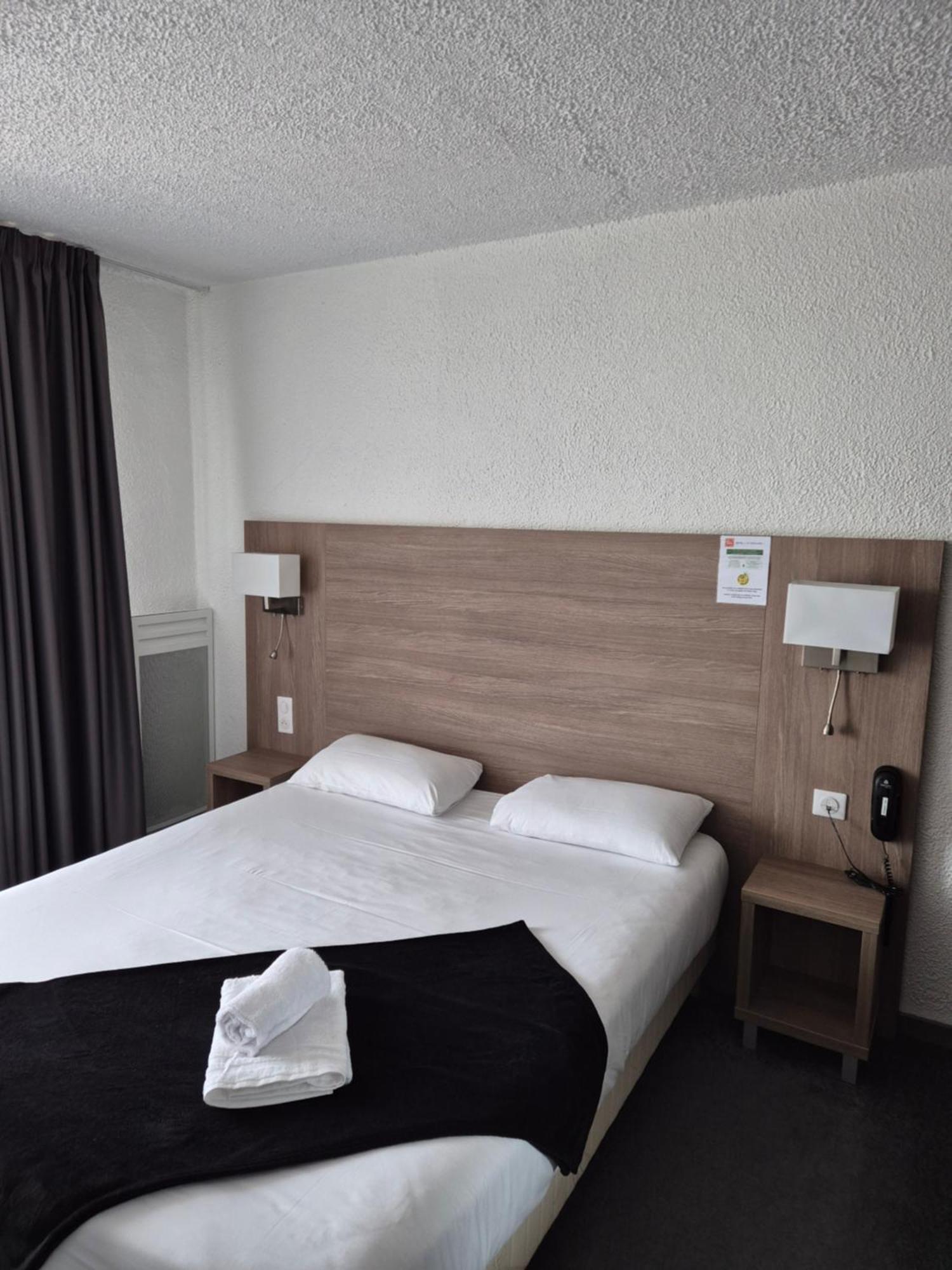 Hotel Le Шалан Екстериор снимка
