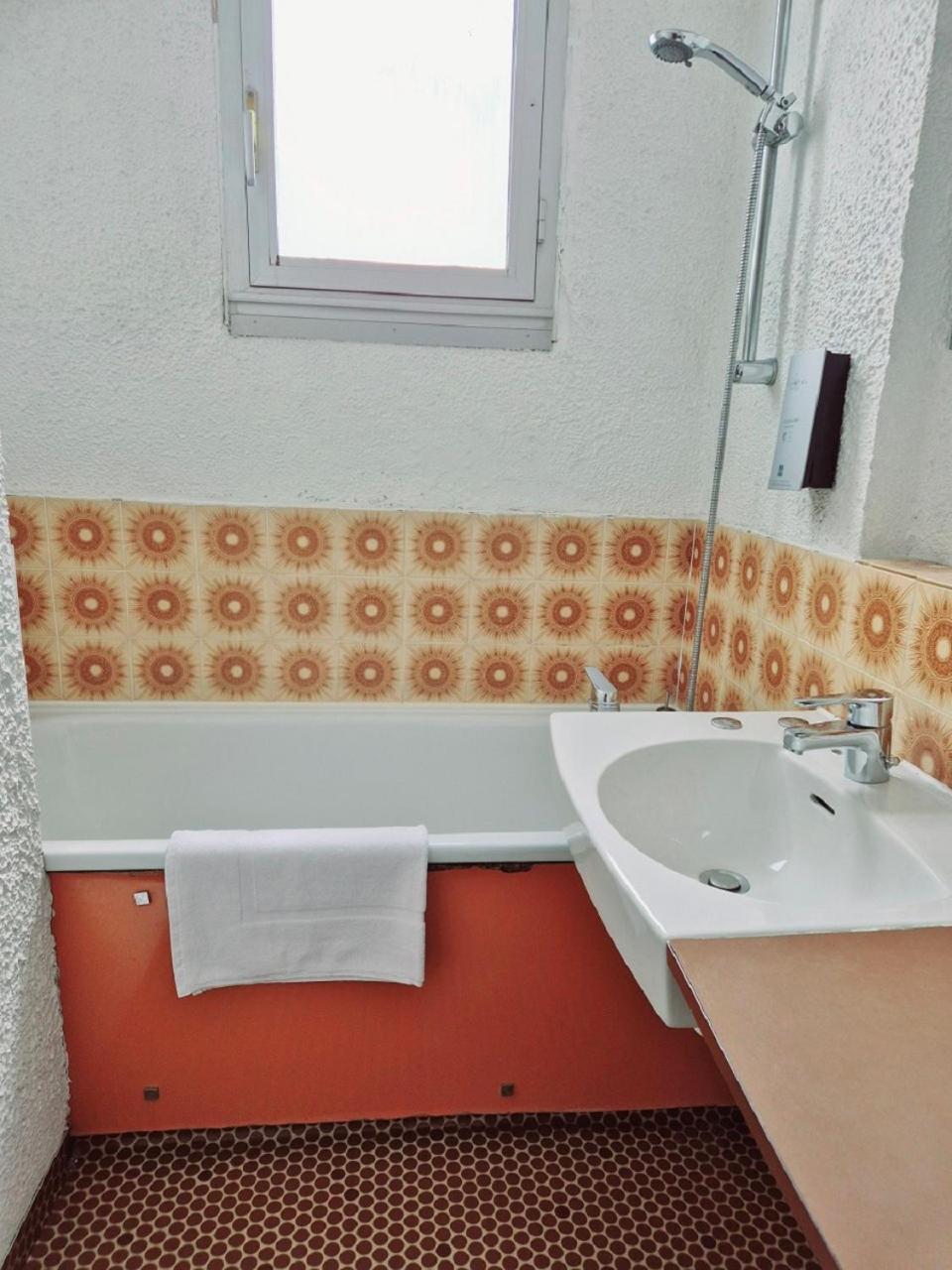 Hotel Le Шалан Екстериор снимка