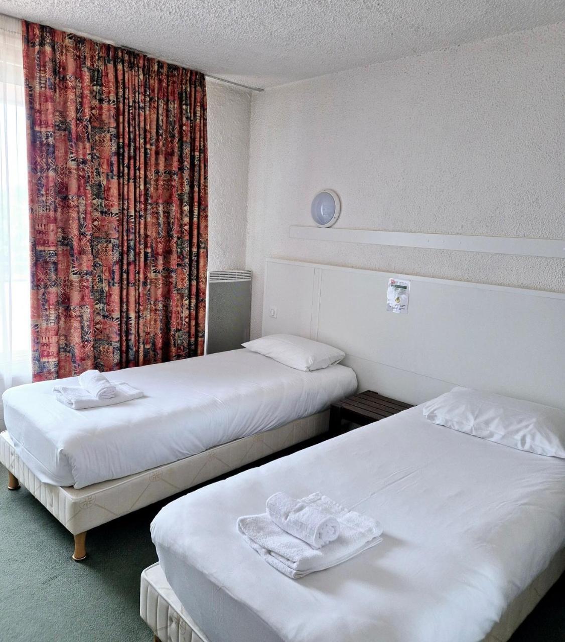 Hotel Le Шалан Екстериор снимка