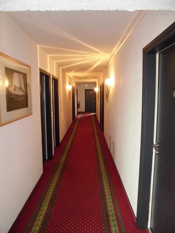 Hotel Le Шалан Екстериор снимка