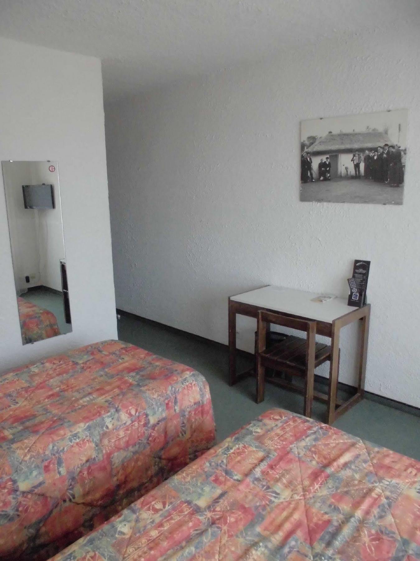 Hotel Le Шалан Екстериор снимка
