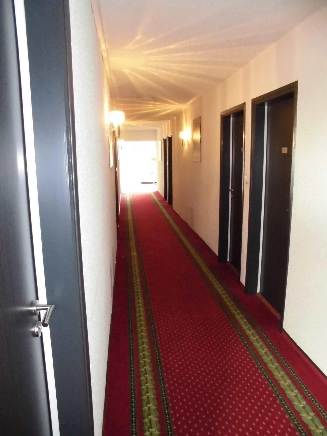 Hotel Le Шалан Екстериор снимка
