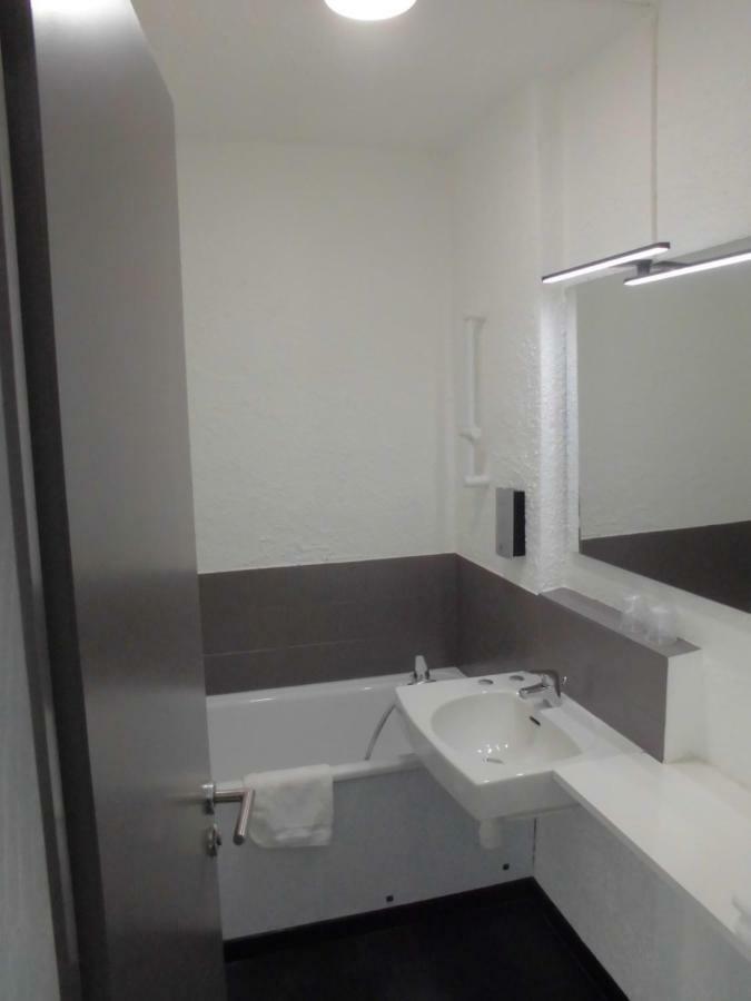 Hotel Le Шалан Екстериор снимка
