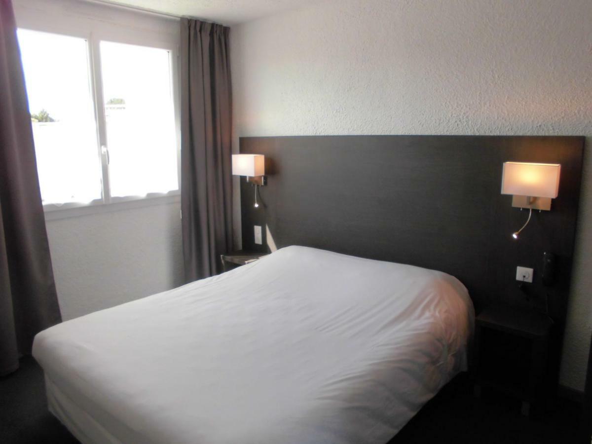 Hotel Le Шалан Екстериор снимка